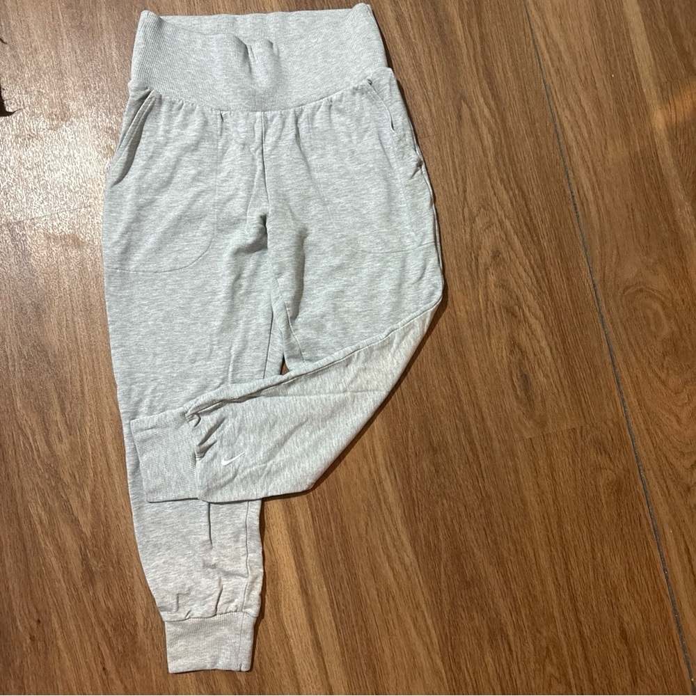 Nike Women's Dri-Fit Size Small High Waisted 7/8 Length Joggers Pants Grey